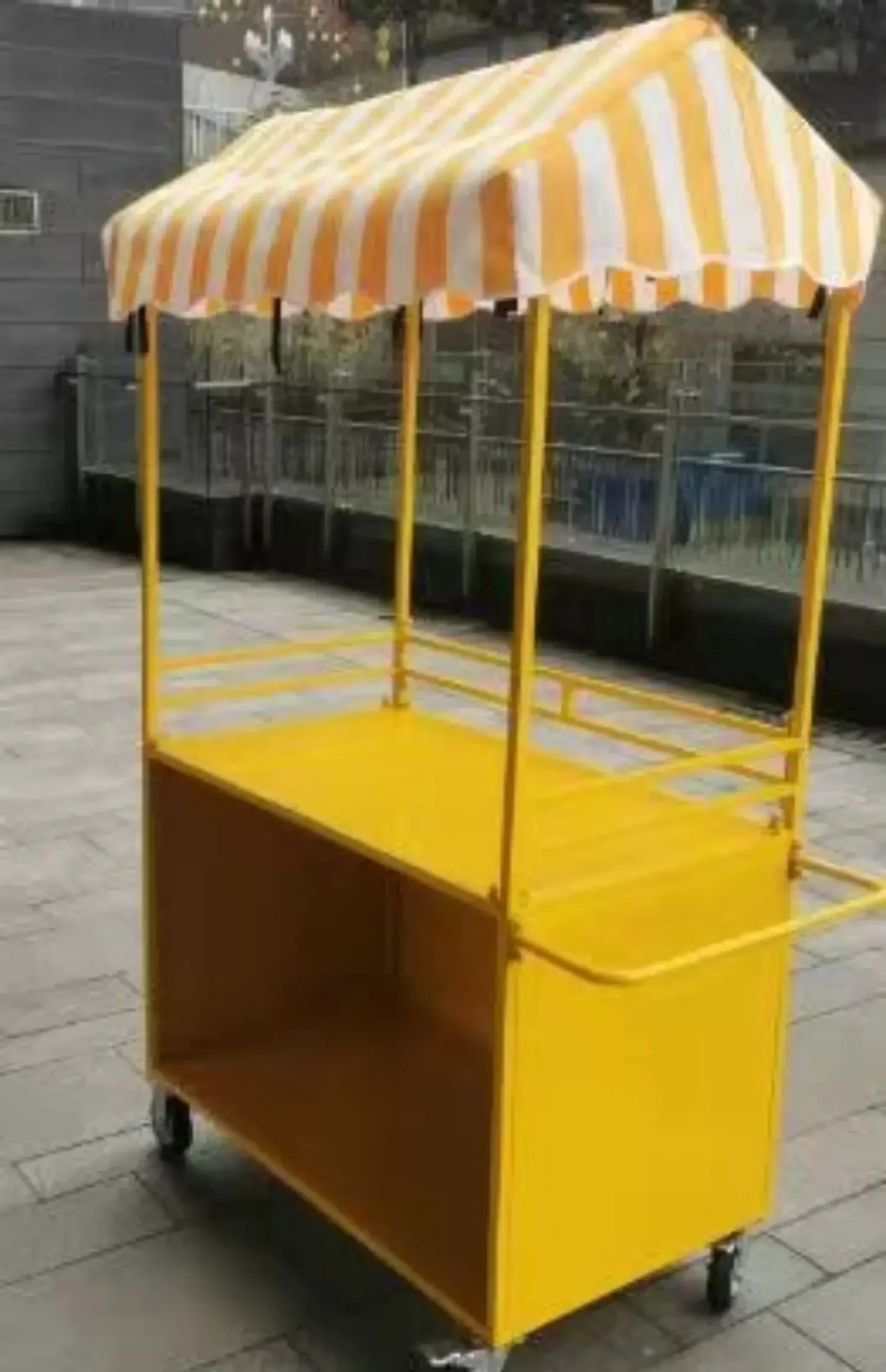 Snack-Stand Auto Nachtmarkt Mo – Food City Snacks Bewertung und Preis